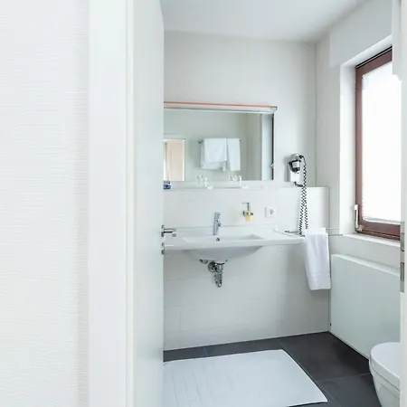 Krone Strassdorf מלון Schwäbisch Gmünd