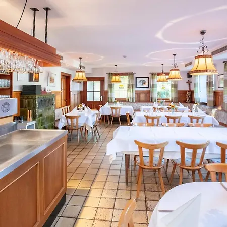 Krone Strassdorf מלון