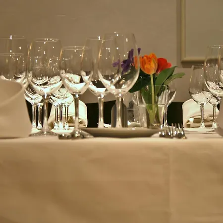 מלון Krone Strassdorf *