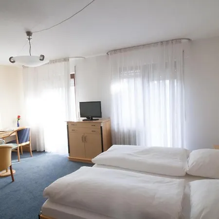 Krone Strassdorf Hotel *