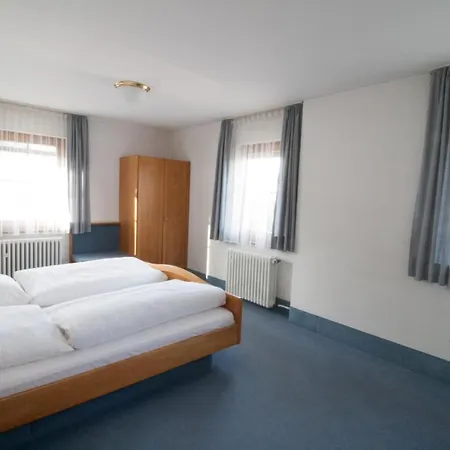 Krone Strassdorf מלון