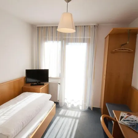 Krone Strassdorf מלון Schwäbisch Gmünd