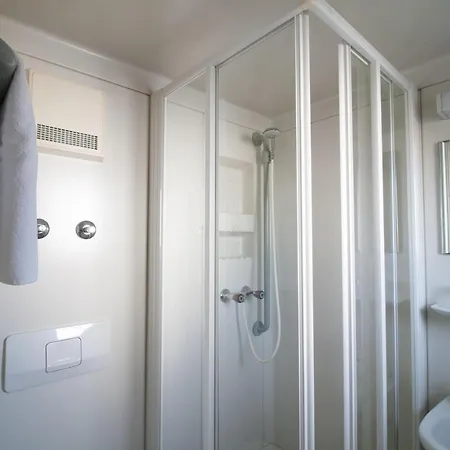 Krone Strassdorf מלון