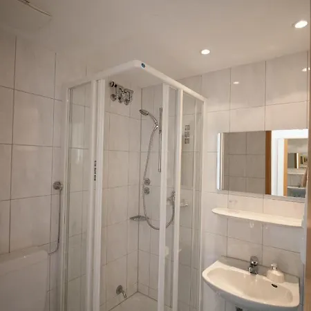 מלון Krone Strassdorf