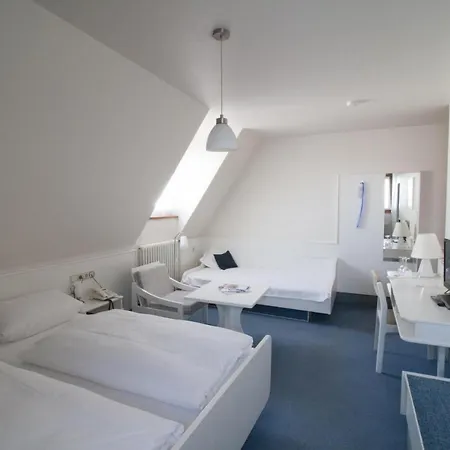 Krone Strassdorf מלון