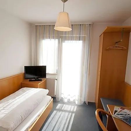 Krone Strassdorf Szálloda