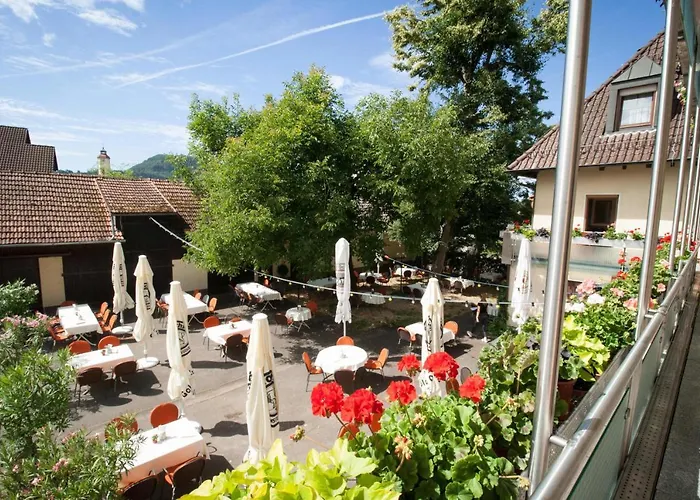 Krone Strassdorf Hotel *