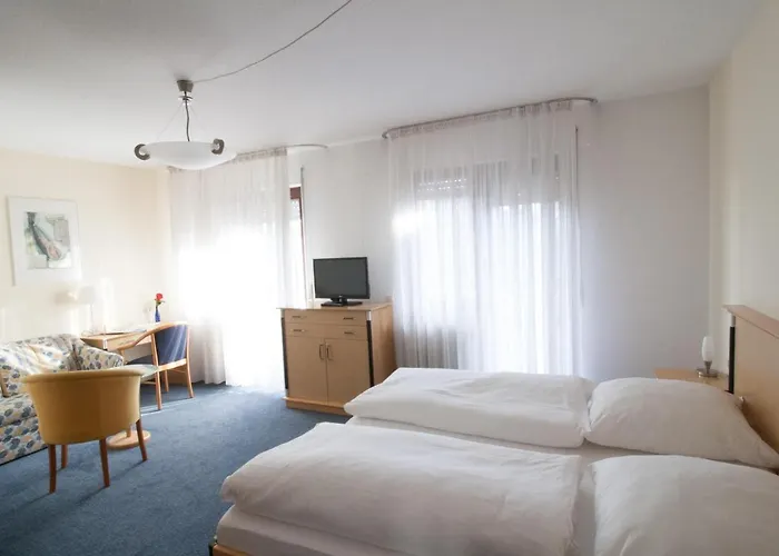 Krone Strassdorf Hotel *