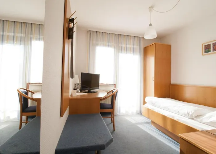 Krone Strassdorf Hotel *